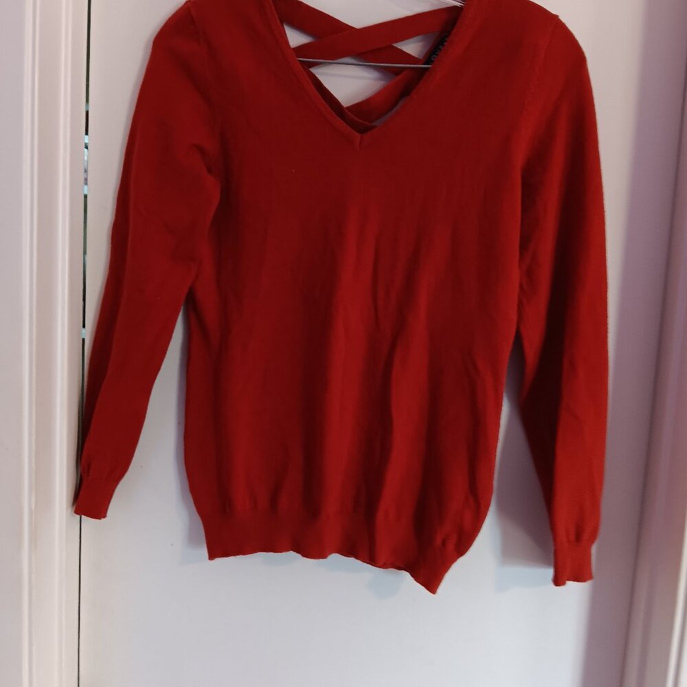 Love Ellie Women's Sweater Burnt Orange V Neck Back Detail XS NWOT